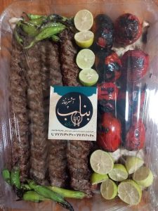 توزیع ۳۰۰۰ پرس غذای گرم میان نیازمندان توسط مرکز خیریه شهدای مدافع حرم